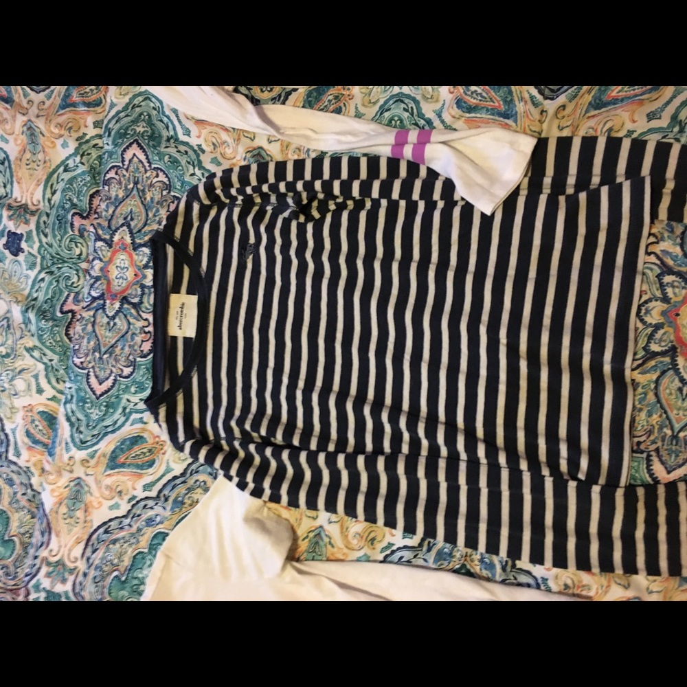 Abercrombie kids long sleeve size small